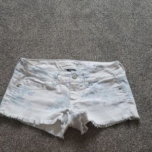 Flower details shorts
